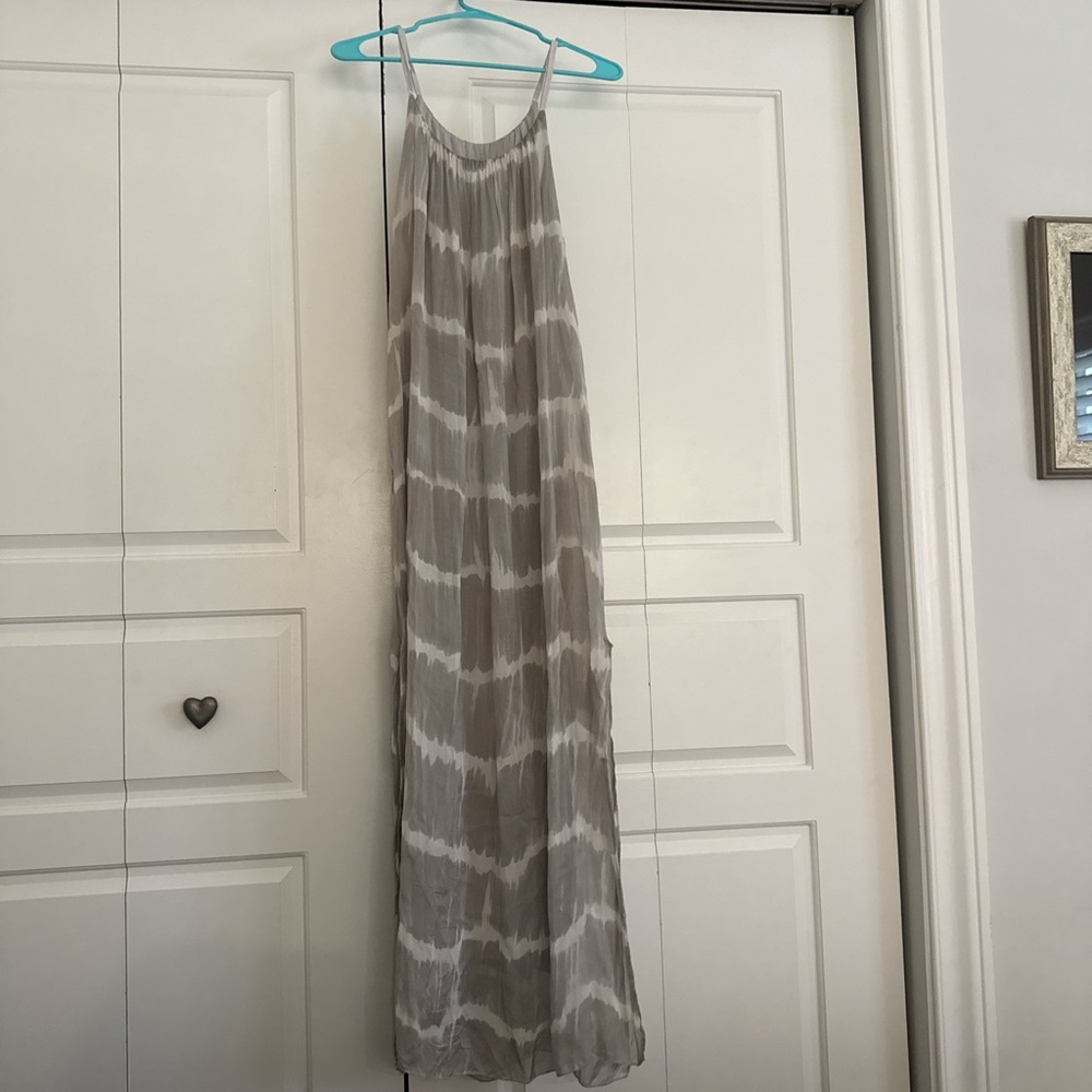 Chic Gray and White Maxi Dress